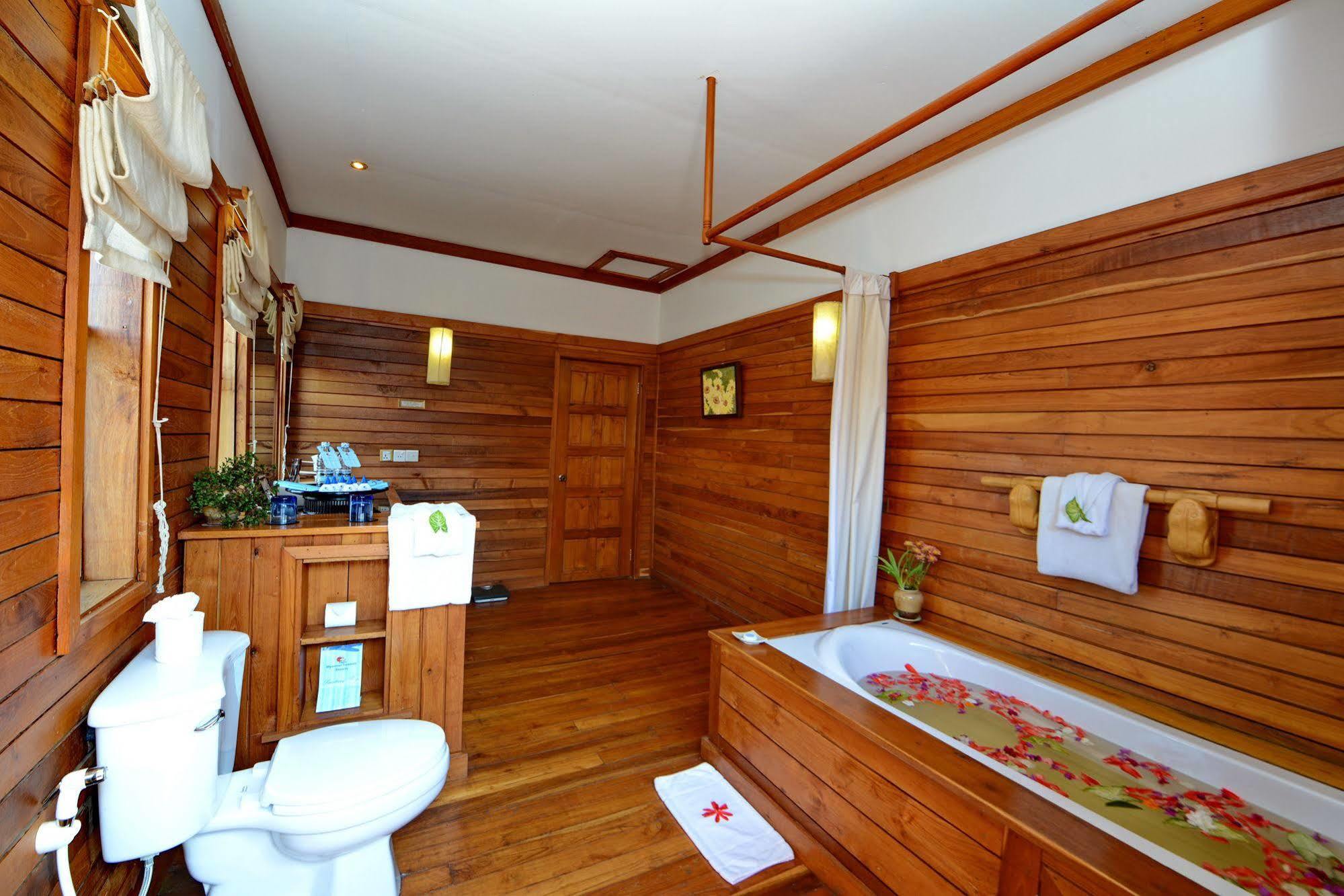 Myanmar Treasure Resorts Inle Inle Lake Exterior photo